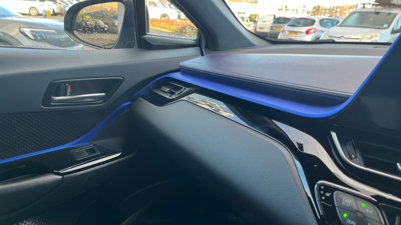 Toyota C-HR 2.0 Hybrid Dynamic 5dr CVT Hybrid Hatchback